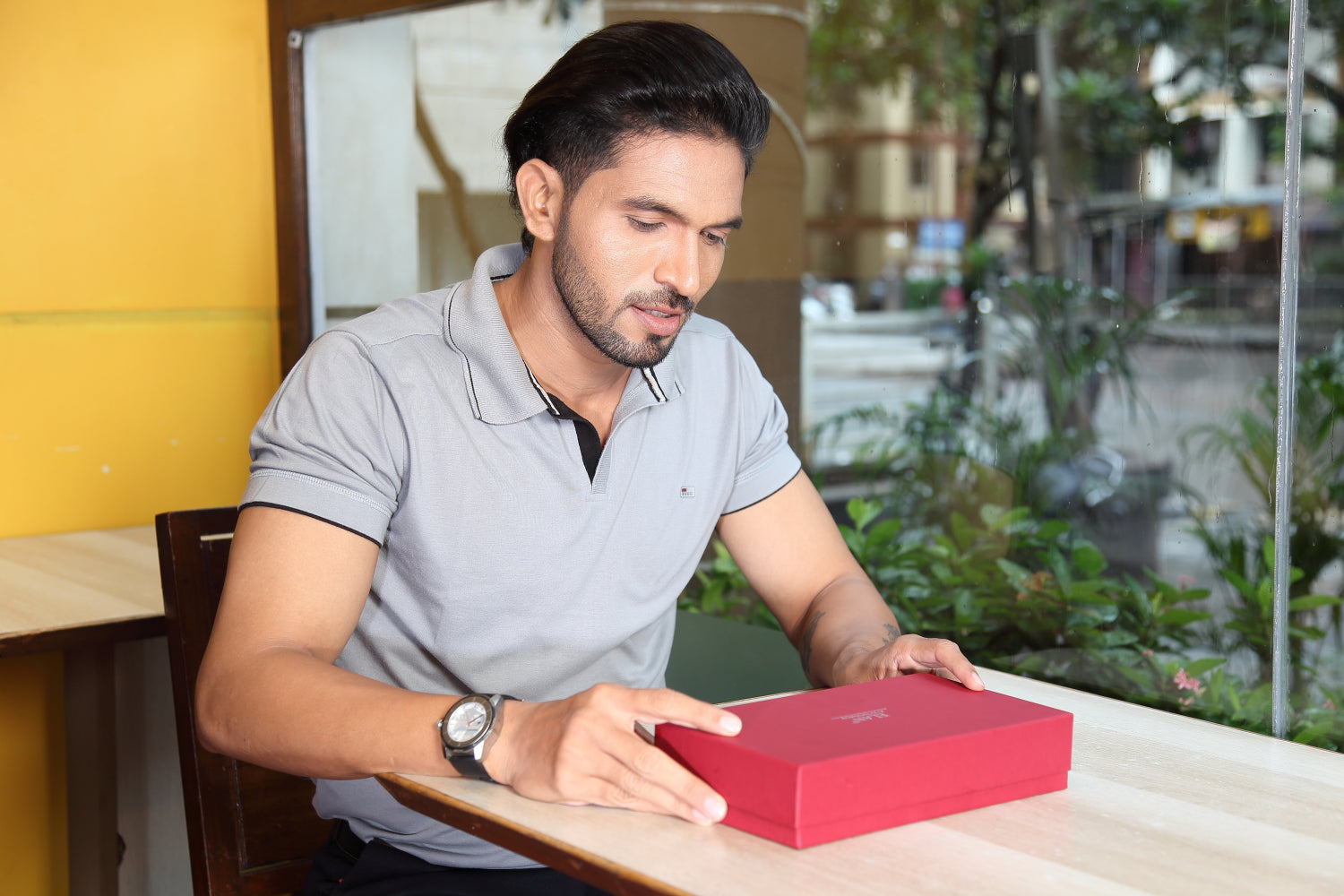 Discover the Essence of Gifting with Unique Personalized Gifts in India