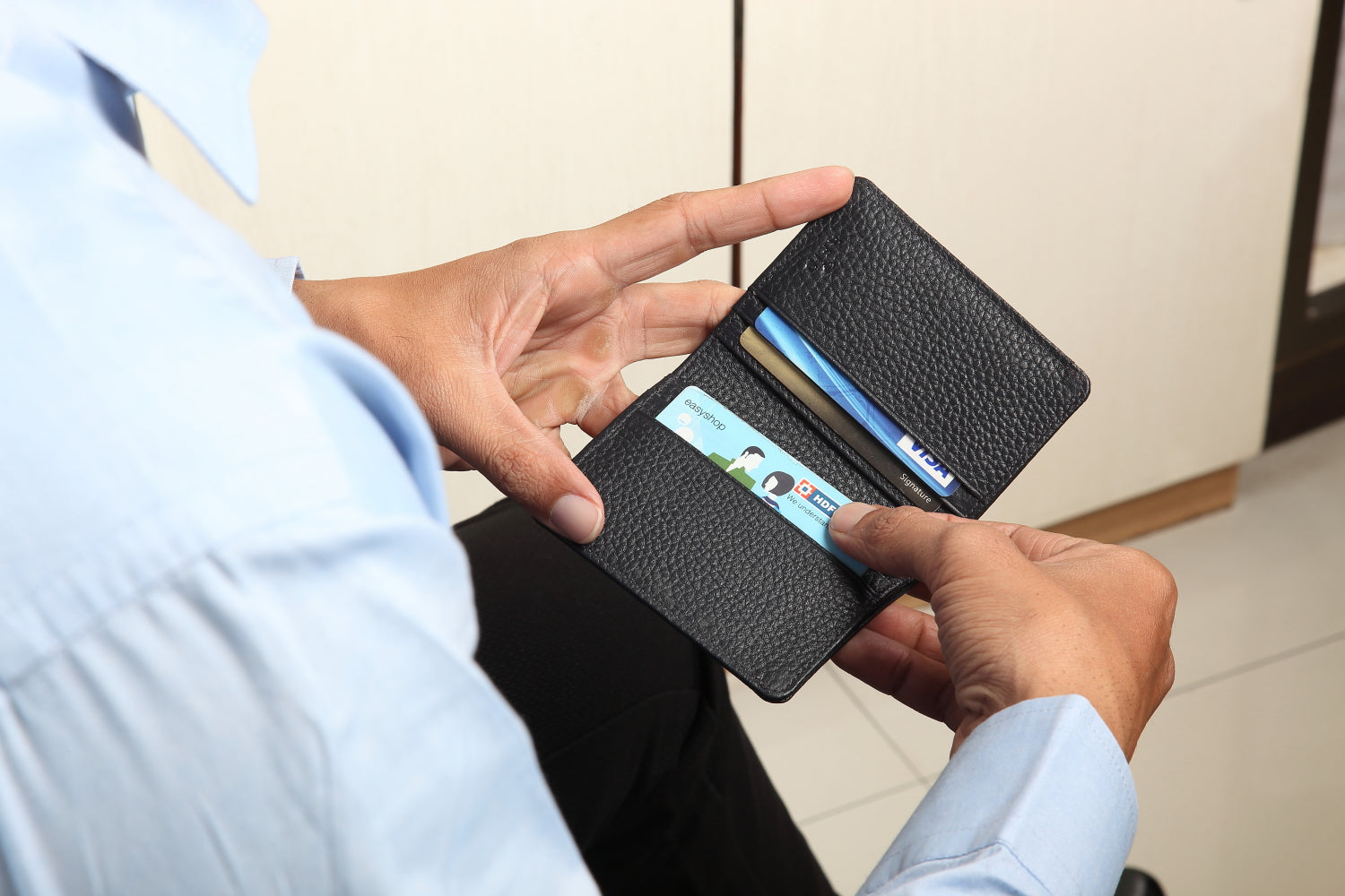 Unveiling Elegance: The Artistry Behind Leather Card Holders